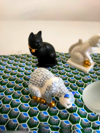 Set di 7 figure di gatti della collezione Curious Cats di Franklin Mint