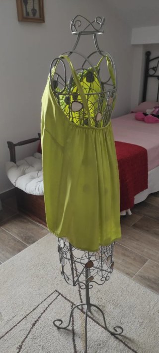 Blusa lencera verde con encaje