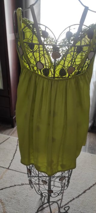 Blusa lencera verde con encaje