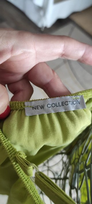 Blusa lencera verde con encaje