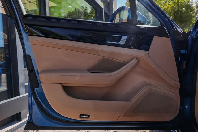 Porsche Panamera 4 E-HYBRID