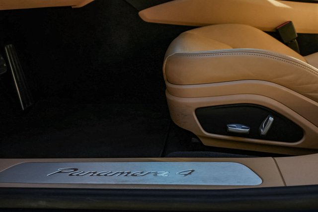 Porsche Panamera 4 E-HYBRID