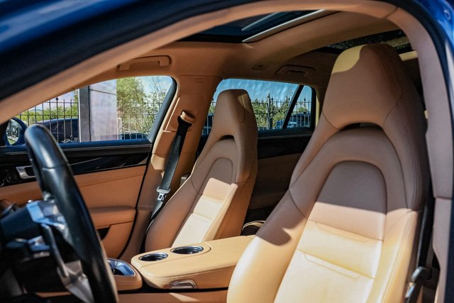Porsche Panamera 4 E-HYBRID
