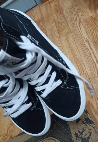 Zapatillas Vans Negras y Blancas