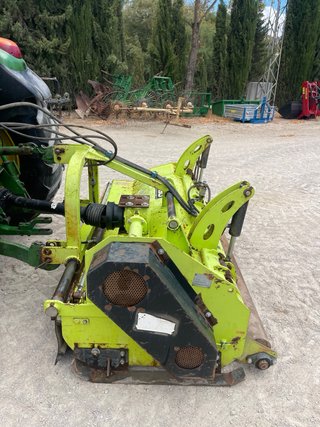 Picadora de resto de poda y hierba niubo