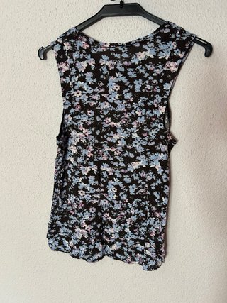 Camiseta de flores negra y multicolor talla S