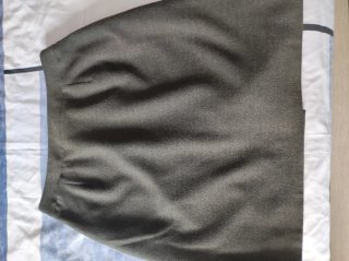 Traje chaqueta, falda verde y también pantalón.