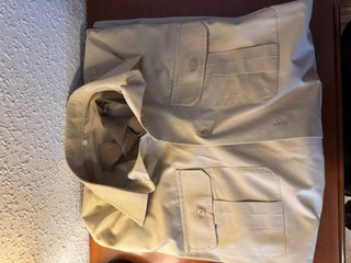 Camisa beige y corbata marrón talla L