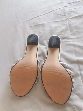 Sandalias de tacón aguja beige