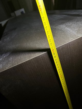 Mostrador de tienda madera marrón y blanco