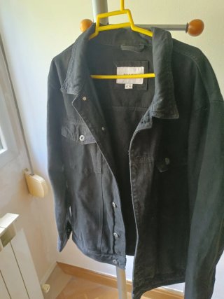 Cazadora vaquera negra Pull&Bear Talla XL