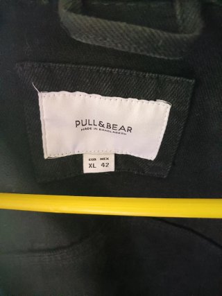 Cazadora vaquera negra Pull&Bear Talla XL