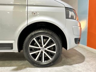 VOLKSWAGEN T5 California Beach 2.0 TDI techo eleva