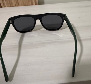 Gafas de sol Gucci negras y verdes
