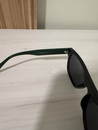 Gafas de sol Gucci negras y verdes
