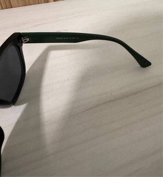 Gafas de sol Gucci negras y verdes