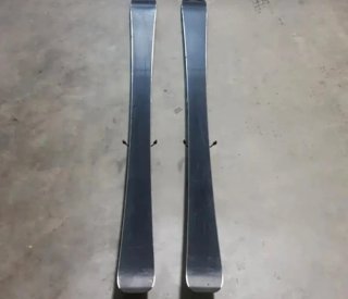Esquís y bastones de esquí