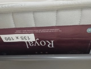 Estructura de cama y colchón