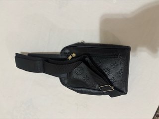 Riñonera Louis Vuitton Negra