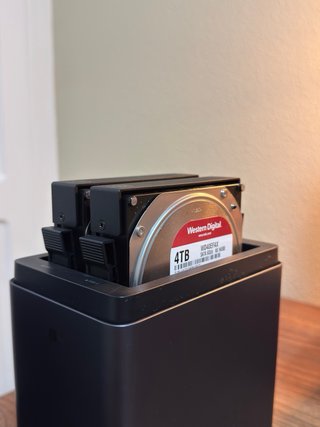 NAS UGREEN DH2300 2-Bay + 8TB