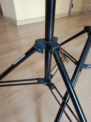 Trípodes para focos de iluminación