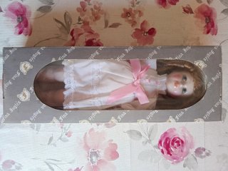 Muñeca de porcelana pintada a mano