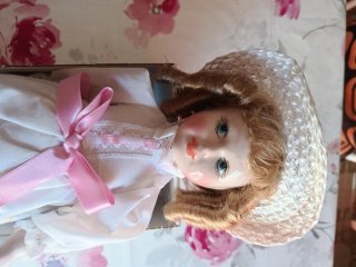 Muñeca de porcelana pintada a mano