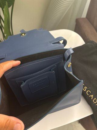 Bolso Escada Azul Marino con Detalles Dorados
