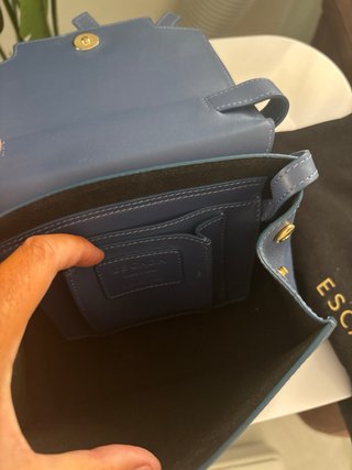 Bolso Escada Azul Marino con Detalles Dorados