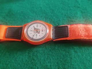 Orologio Swatch Arancione e Nero Sky Patrol