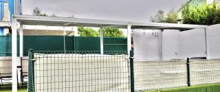 Pergola bioclimatica bianca 720x300 in alluminio
