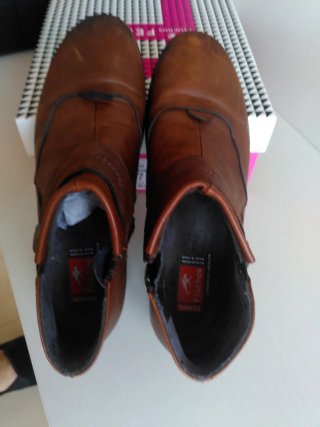 Botines de piel Fluchos marrones.