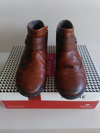 Botines de piel Fluchos marrones.