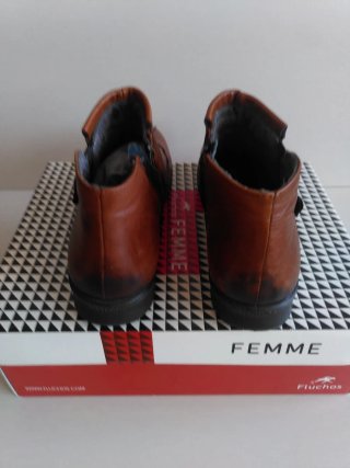 Botines de piel Fluchos marrones.