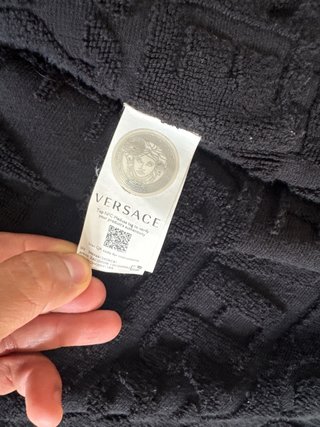Versace Bata Negra y Dorada