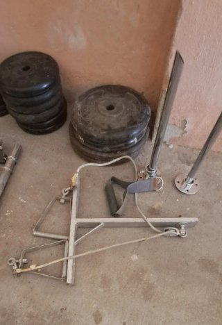 Lote de pesas, barras,discos,bancos Escucho oferta