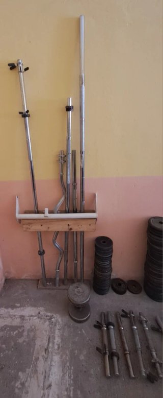 Lote de pesas, barras,discos,bancos Escucho oferta