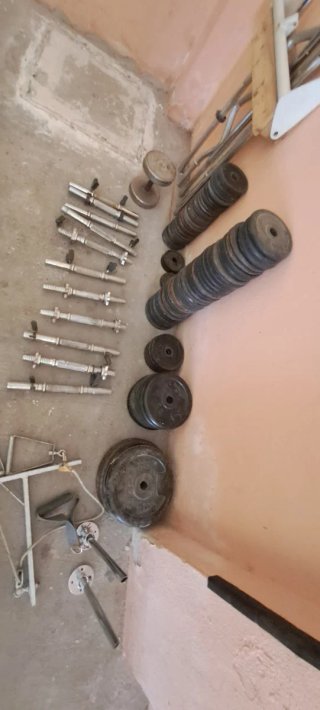Lote de pesas, barras,discos,bancos Escucho oferta
