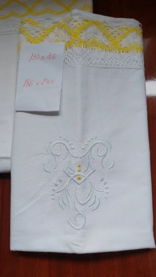Sábanas antiguas bordadas