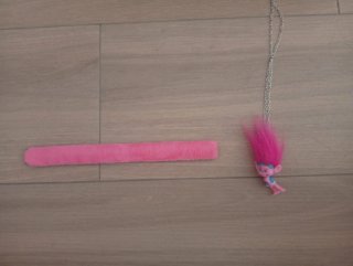 Colgante y pulsera de regalo Trolls Poppy.