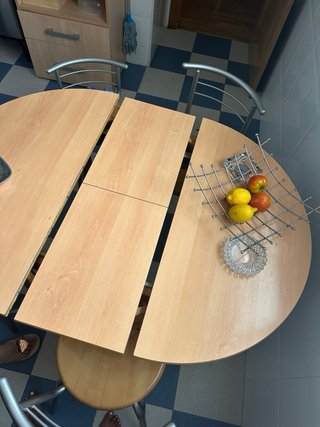 Mesa de comedor redonda con 4 sillas