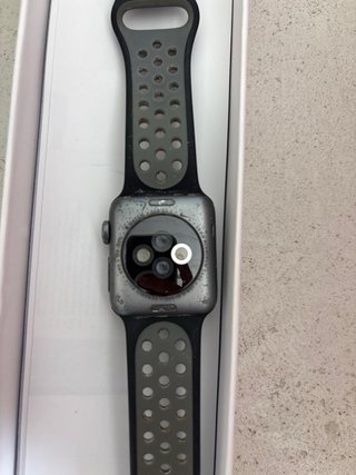 Iwatch series 2 nike con correa con pantalla rota.