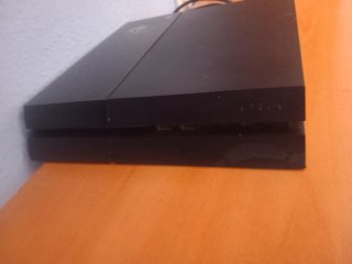 PS4, dos mandos y base de carga