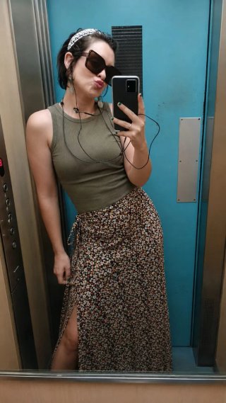 Conjunto falda larga floral y top verde
