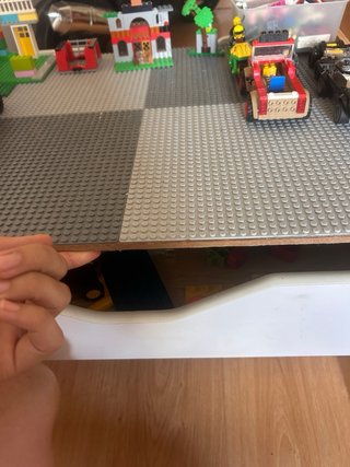Mesa infantil para construir con Lego