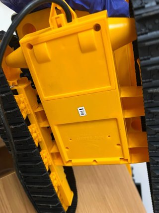 Gru da cantiere radiocomandata gialla