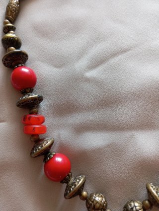 Collana etnica vintage con pendente rosso