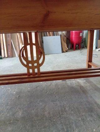 Mesa de cocina antigua con 8 sillas