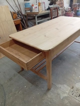 Mesa de cocina antigua con 8 sillas