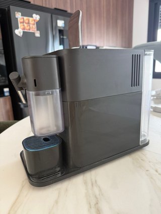 Cafetera Nespresso Lattissima One